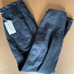 Women's High-Rise Tapered Pants Universal Thread (Black)